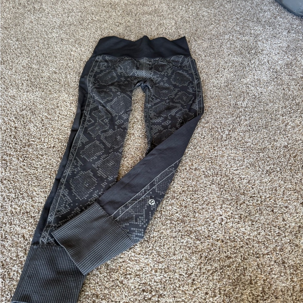 Lululemon Black Patterned Leggings